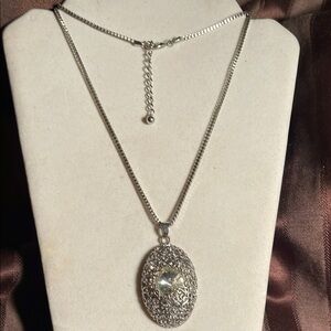 Elegant Silver Pendant Necklace